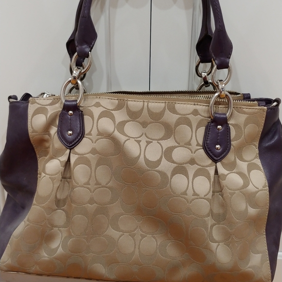 Coach purse and matching billfold - Picture 7 of 8